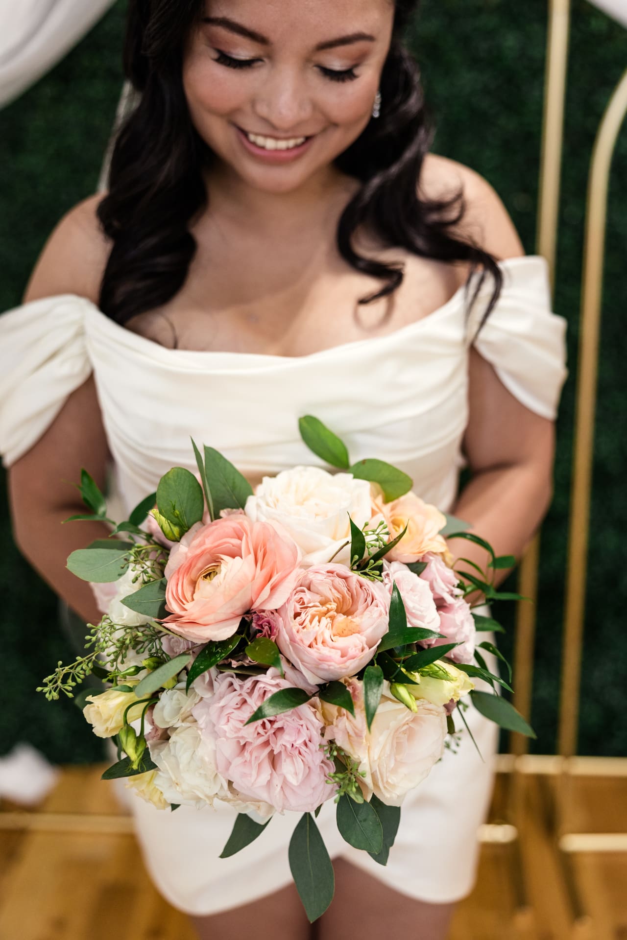 Detail photo of pink, peach and blush bouquet for summer wedding at P&M Studio Chicago event space in West Town